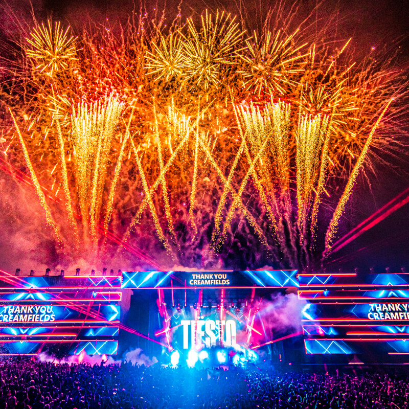 2019 horizon stage with fireworks going off.